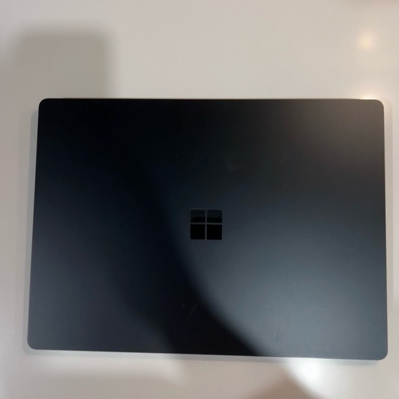 HP Surface Laptop - Picture 2 of 2